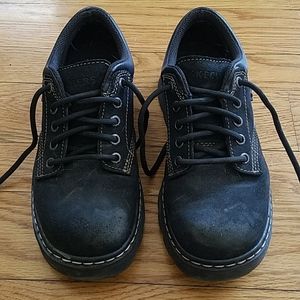 Women's black shoes
